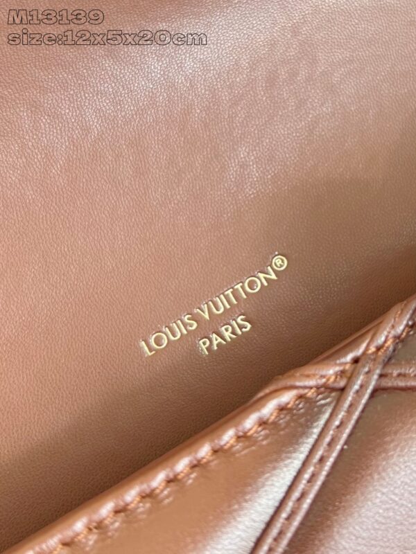 Louis Vuitton	Wallet On Chain GO-14