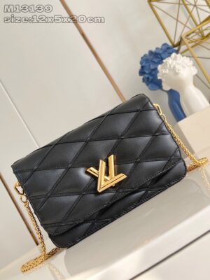 Louis Vuitton	Wallet On Chain GO-14