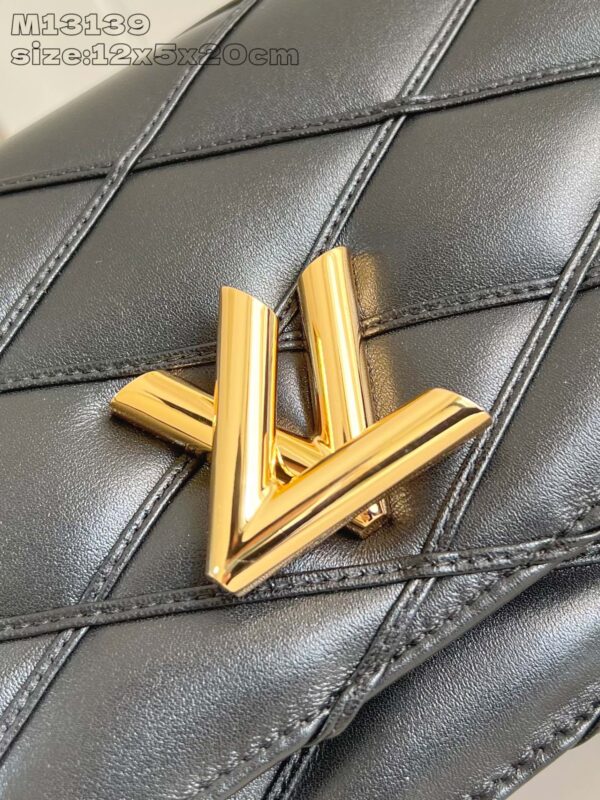 Louis Vuitton	Wallet On Chain GO-14