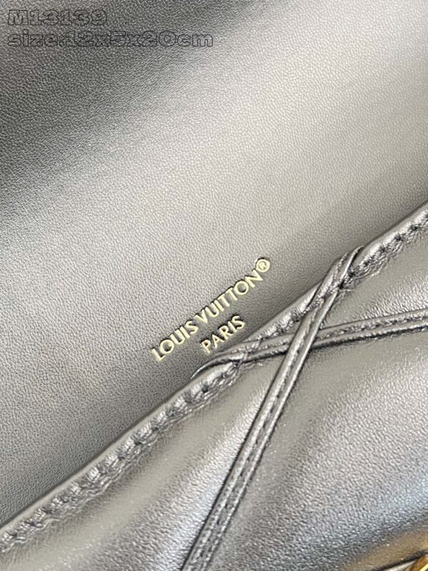 Louis Vuitton	Wallet On Chain GO-14