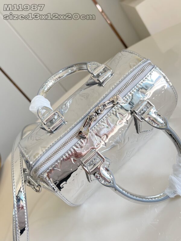 Louis Vuitton	Speedy Bandoulière 20