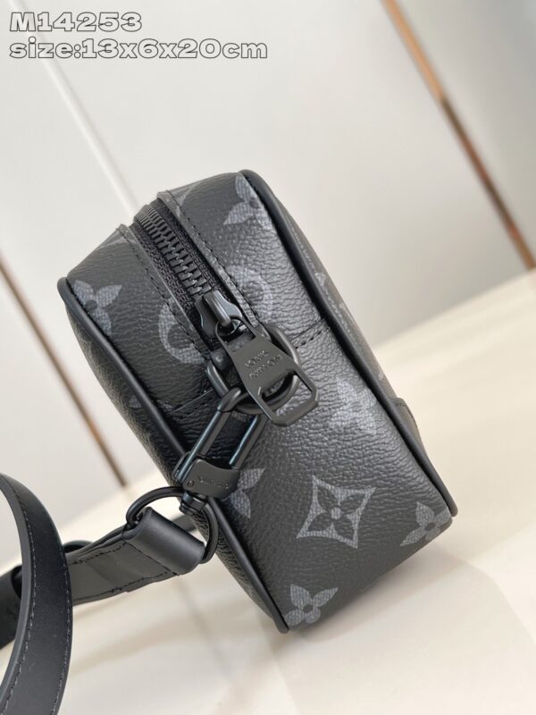 Louis Vuitton 	Trocadéro Wearable Wallet