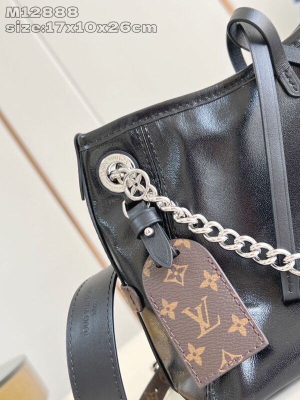 Louis Vuitton 	CarryAll Vibe BB
