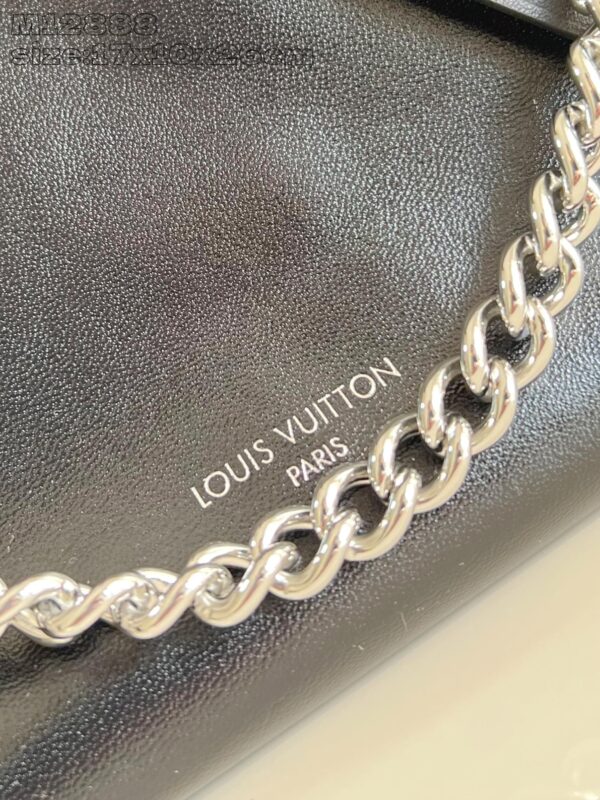 Louis Vuitton 	CarryAll Vibe BB