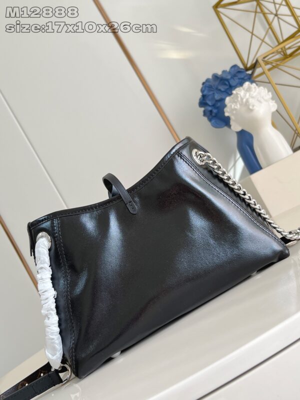Louis Vuitton 	CarryAll Vibe BB