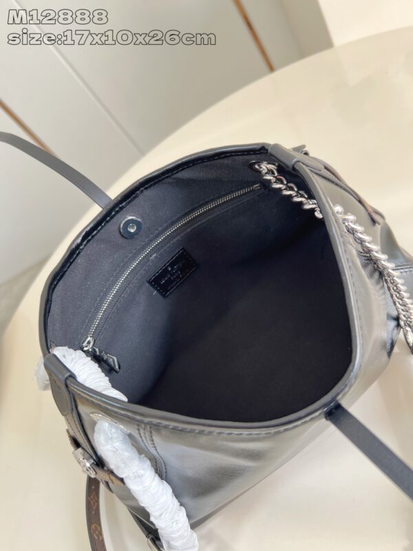 Louis Vuitton 	CarryAll Vibe BB