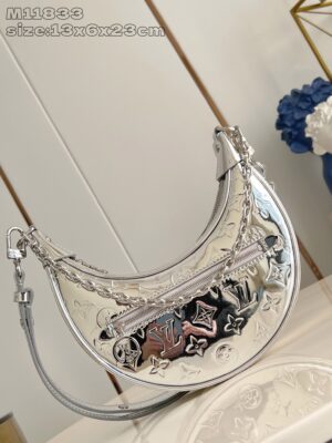 Louis Vuitton	Loop