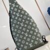 Louis Vuitton	Duo Slingbag