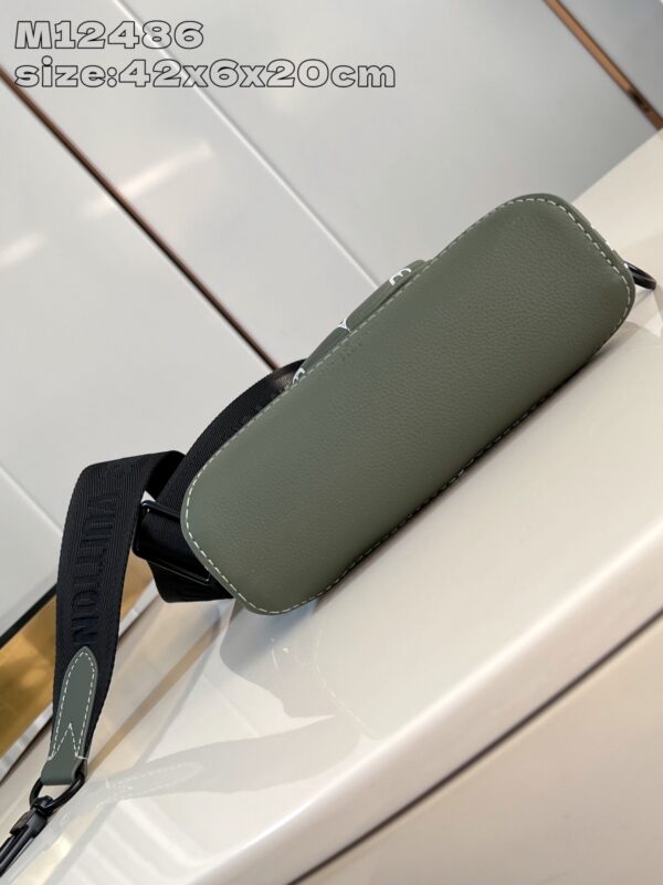 Louis Vuitton	Duo Slingbag