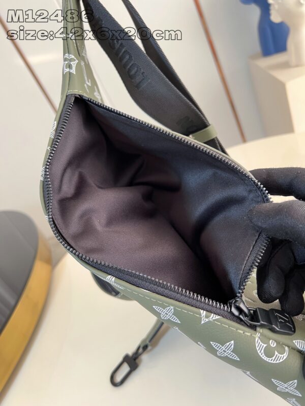 Louis Vuitton	Duo Slingbag