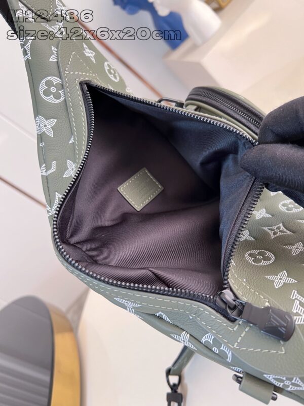 Louis Vuitton	Duo Slingbag