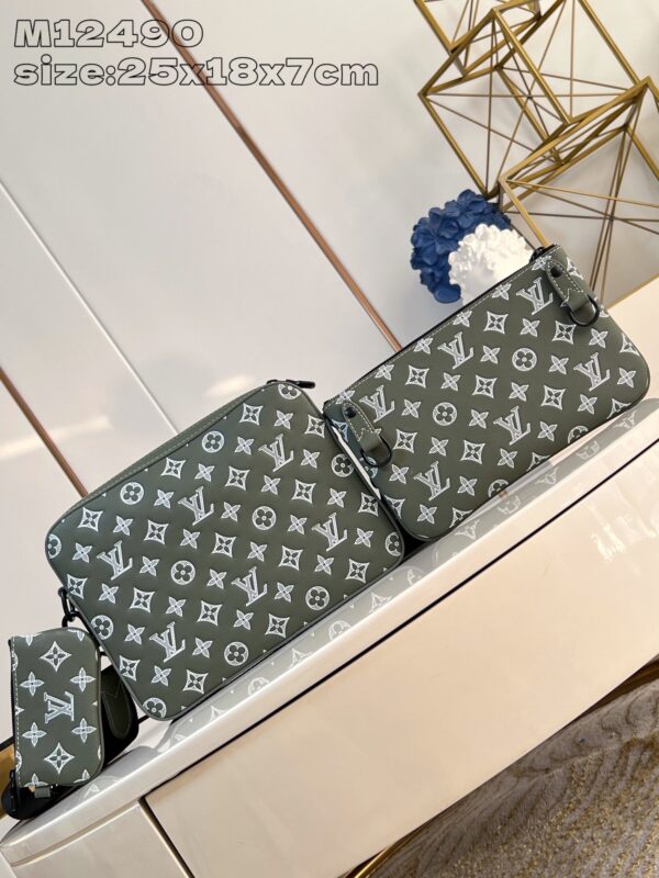 Louis Vuitton	Trio Messenger