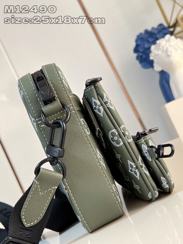 Louis Vuitton	Trio Messenger