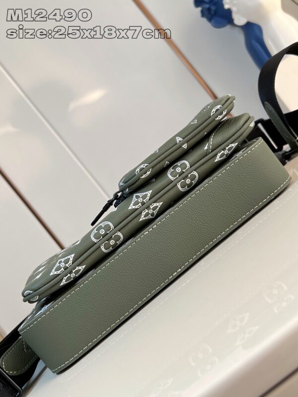 Louis Vuitton	Trio Messenger