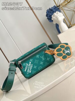 Louis Vuitton	Bosphore Wearable Wallet