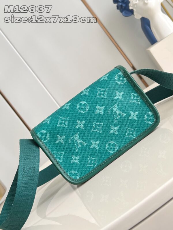 Louis Vuitton	Bosphore Wearable Wallet