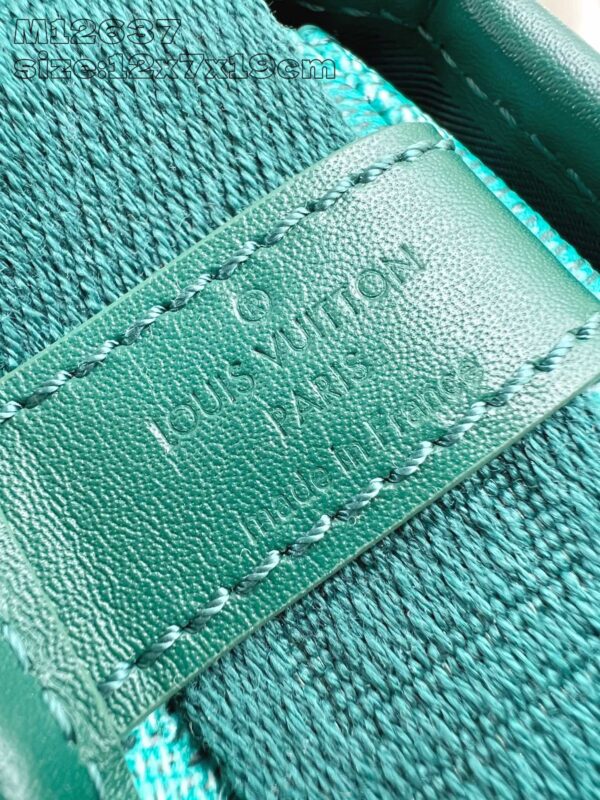 Louis Vuitton	Bosphore Wearable Wallet