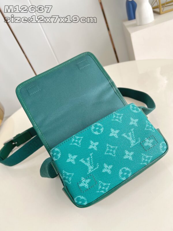 Louis Vuitton	Bosphore Wearable Wallet