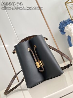 Louis Vuitton	Bloom PM