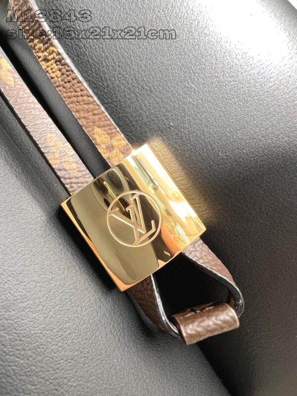 Louis Vuitton	Bloom PM