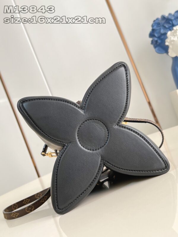 Louis Vuitton	Bloom PM