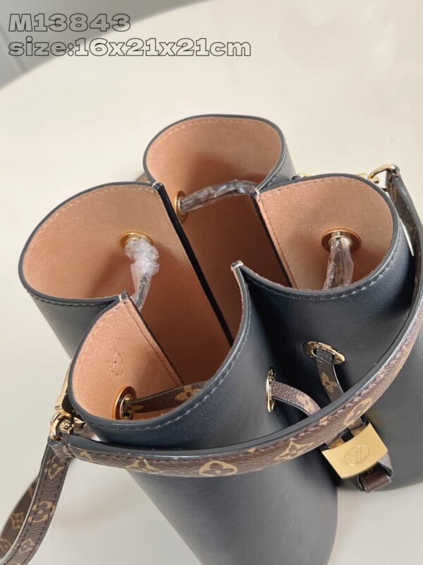 Louis Vuitton	Bloom PM