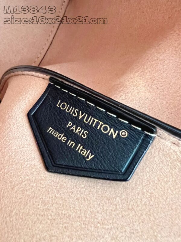 Louis Vuitton	Bloom PM