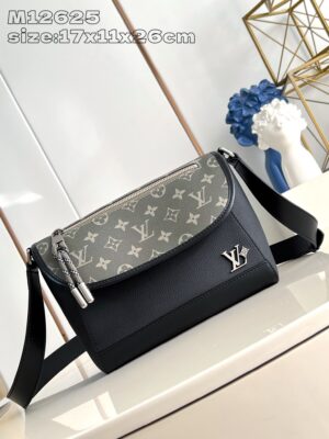Louis Vuitton	Pulse Messenger