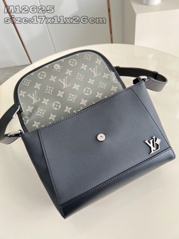 Louis Vuitton	Pulse Messenger