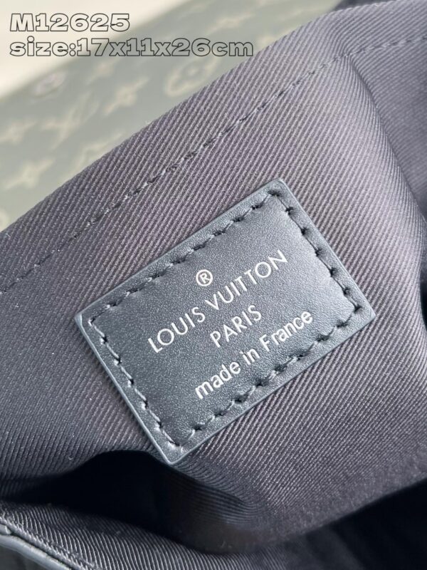 Louis Vuitton	Pulse Messenger