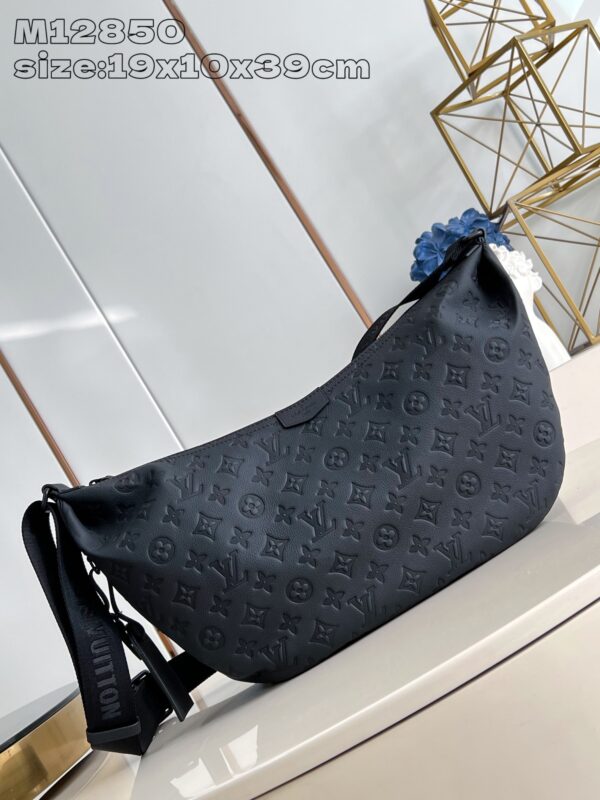 Louis Vuitton	Hobo Hamac Bag