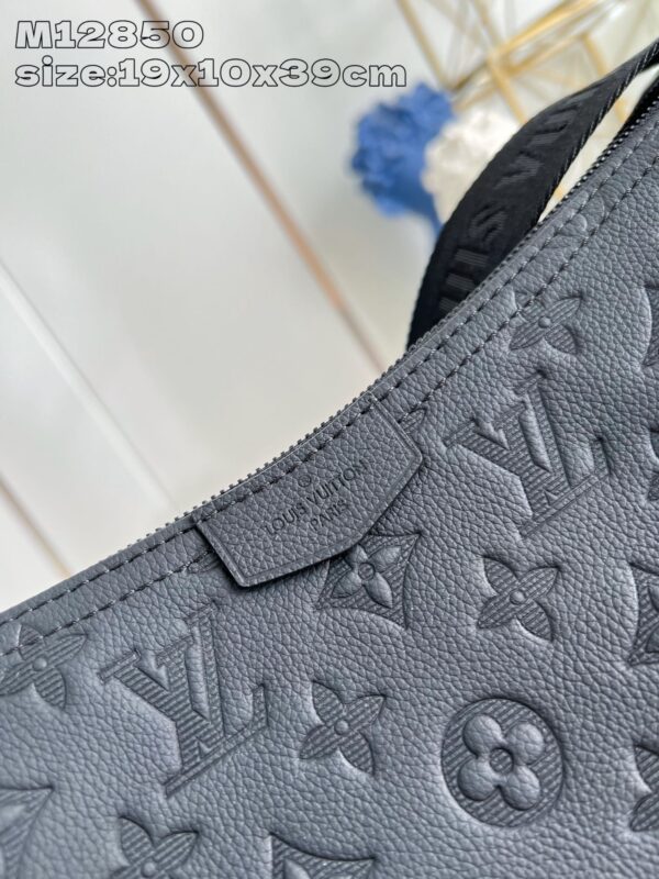 Louis Vuitton	Hobo Hamac Bag