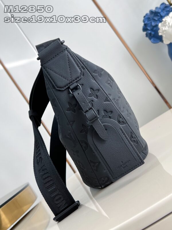 Louis Vuitton	Hobo Hamac Bag