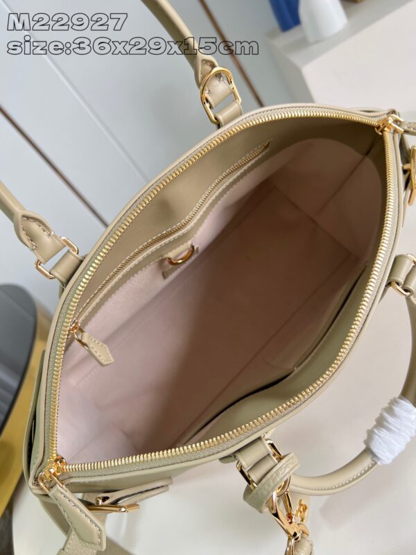 Louis Vuitton	Vendôme MM