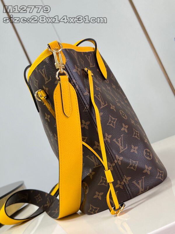 Louis Vuitton	Neverfull Bandoulière Inside Out MM