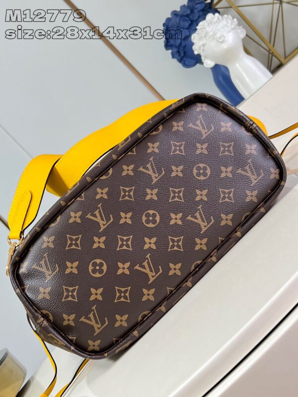 Louis Vuitton	Neverfull Bandoulière Inside Out MM