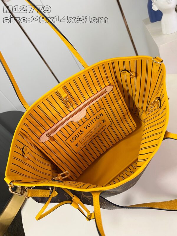 Louis Vuitton	Neverfull Bandoulière Inside Out MM