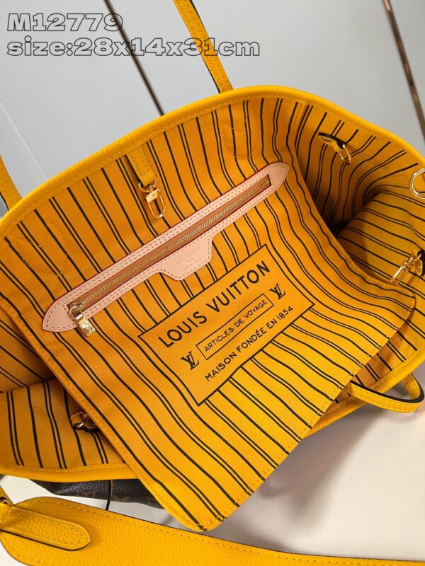 Louis Vuitton	Neverfull Bandoulière Inside Out MM