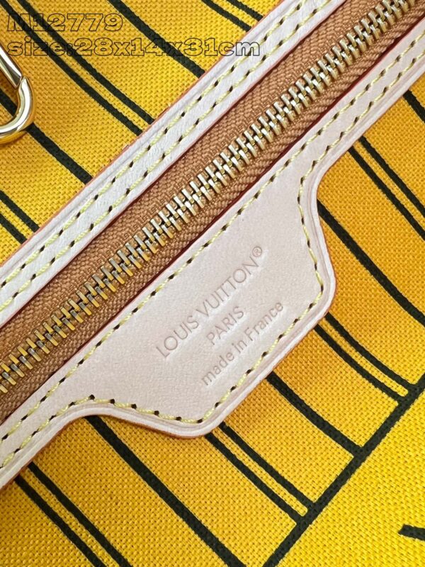 Louis Vuitton	Neverfull Bandoulière Inside Out MM