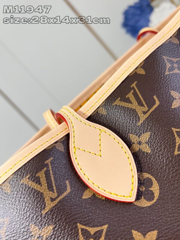 Louis Vuitton	Neverfull Bandoulière Inside Out MM