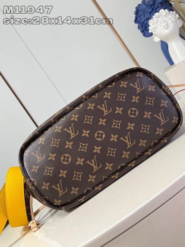 Louis Vuitton	Neverfull Bandoulière Inside Out MM