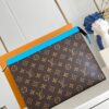 Louis Vuitton 	Pochette Voyage MM