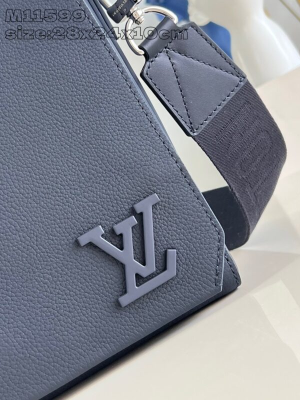 Louis Vuitton	Takeoff Messenger MM