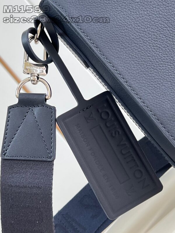 Louis Vuitton	Takeoff Messenger MM