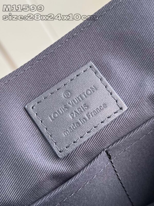 Louis Vuitton	Takeoff Messenger MM