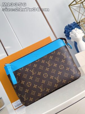 Louis Vuitton	Pochette Voyage Souple