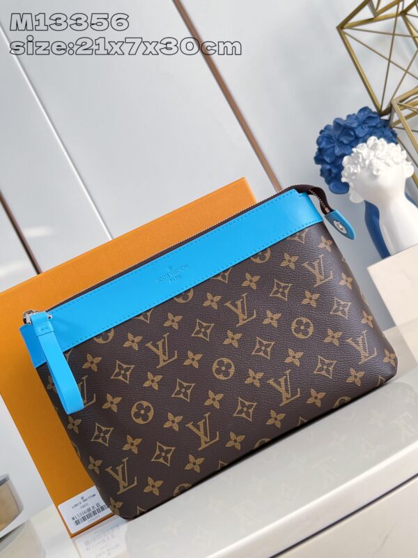 Louis Vuitton	Pochette Voyage Souple