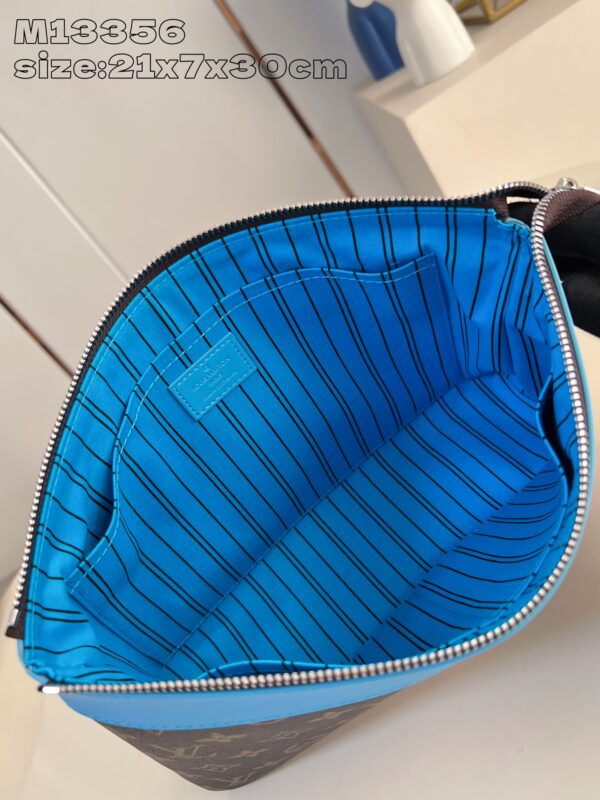 Louis Vuitton	Pochette Voyage Souple