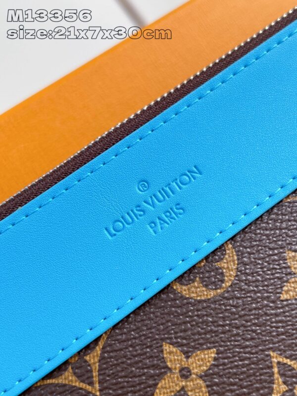 Louis Vuitton	Pochette Voyage Souple