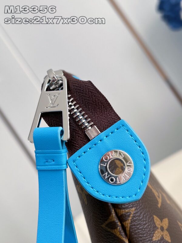 Louis Vuitton	Pochette Voyage Souple